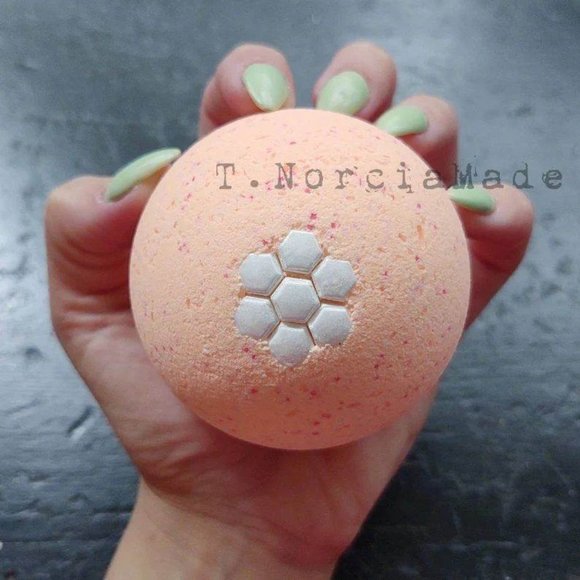 Peach Bellini Bath Bomb - Picture 4 of 4